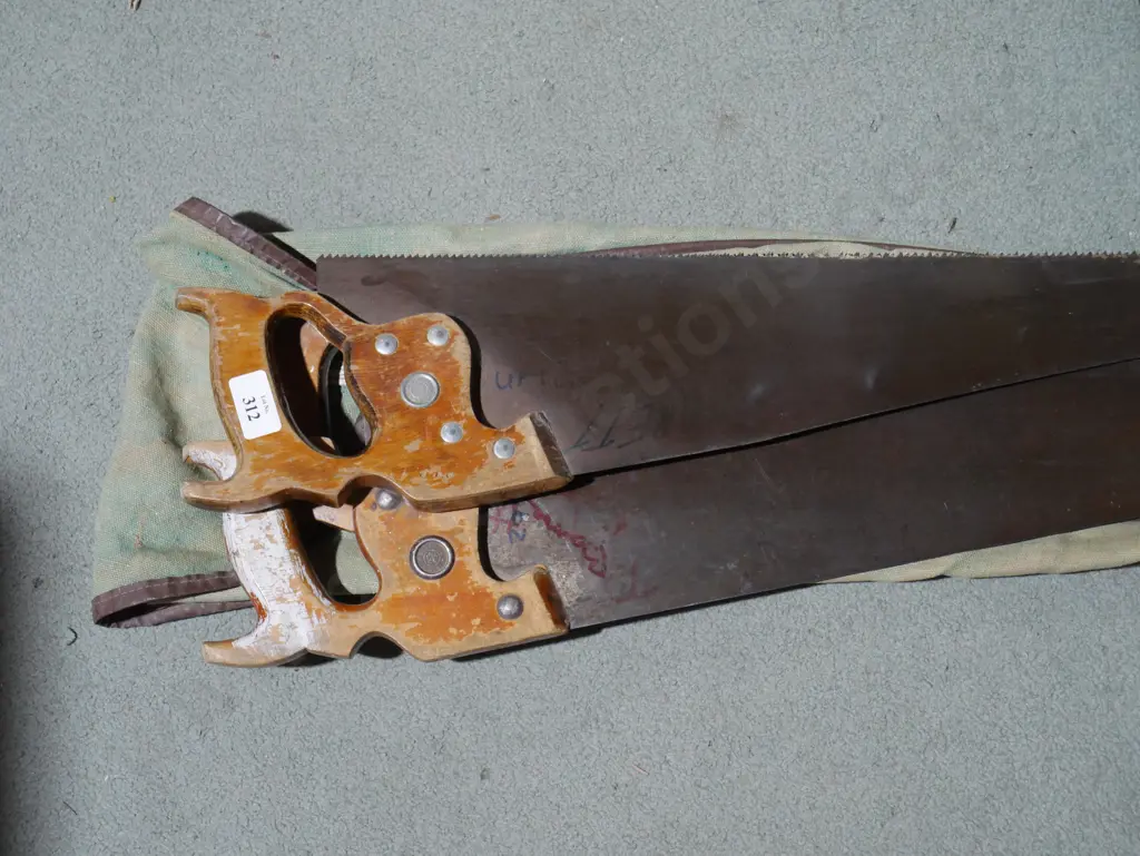 Three hand saws and bag Image 1++