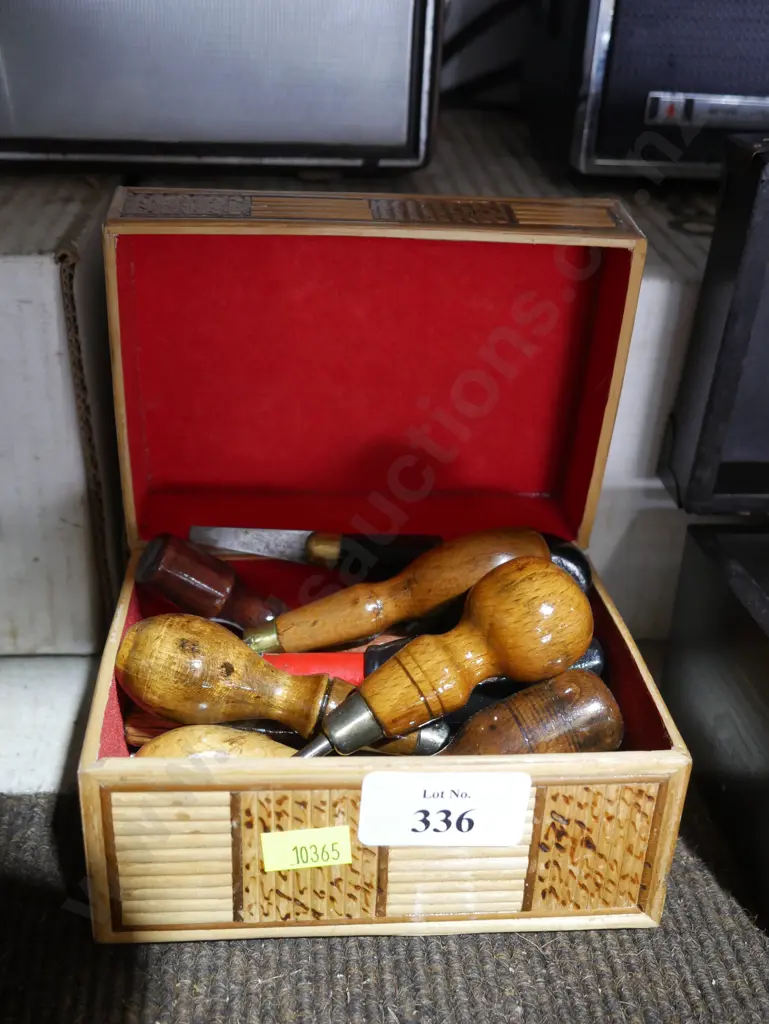 Box of small chisels Image 1++