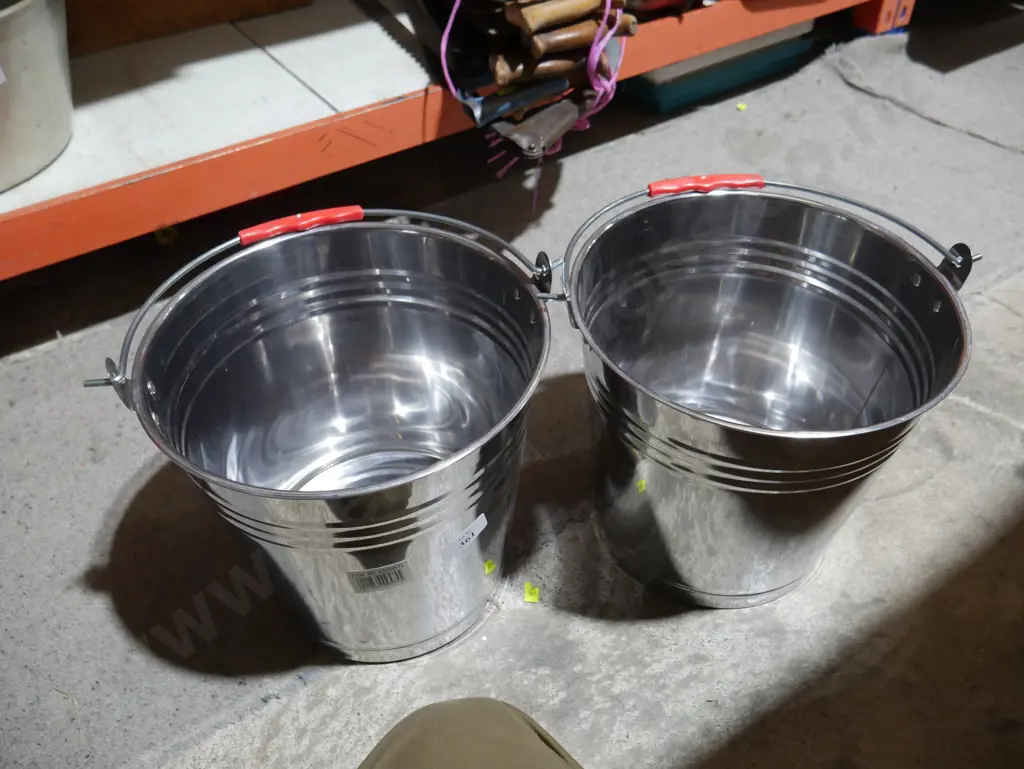 2 stainless buckets Image 1++