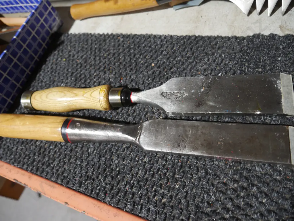 Two large chisels Image 1++