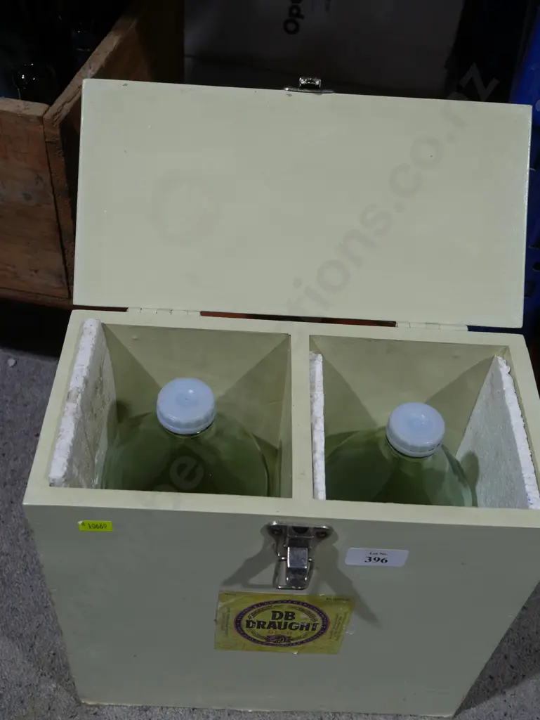 Cased flagons Image 1++