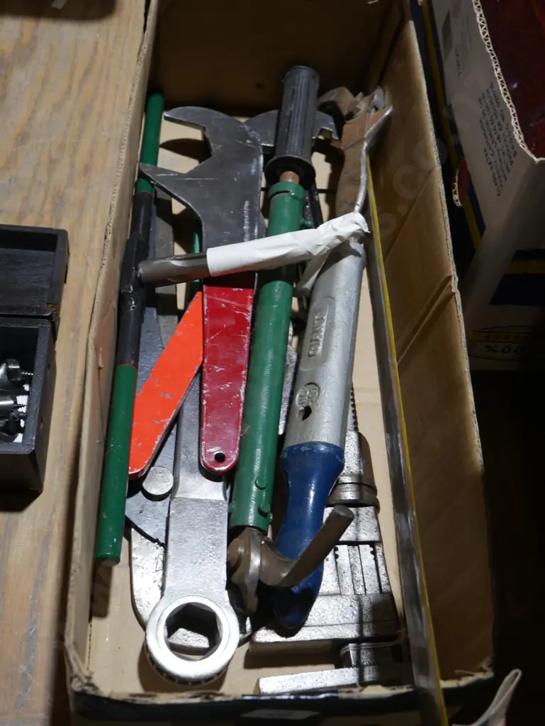 Nail pullers, large wrenches etc Image 1++