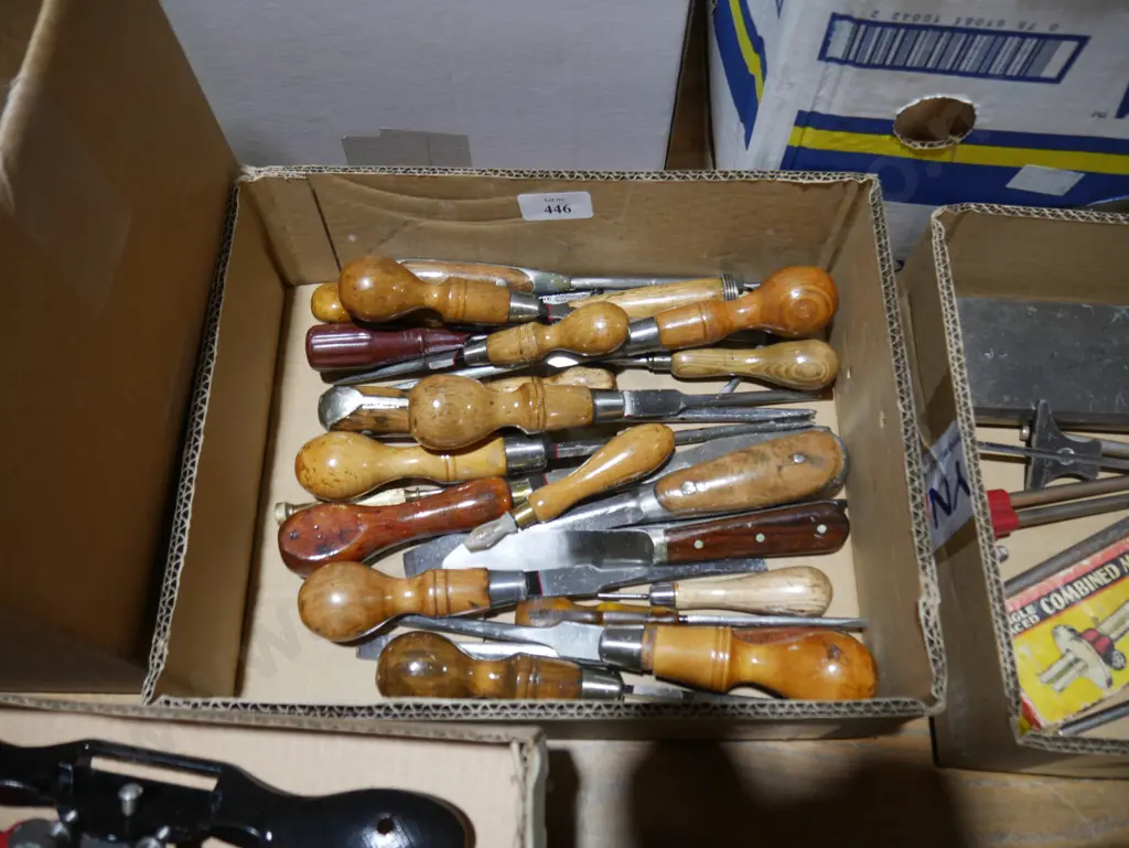 Assorted chisels Image 1++