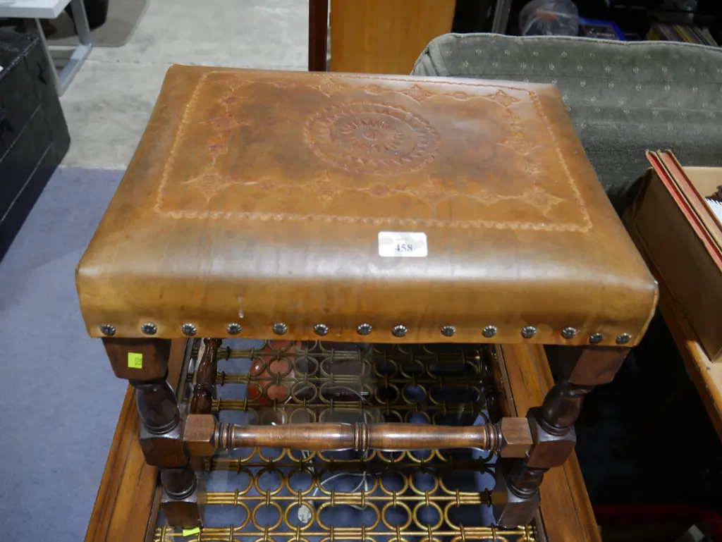 Leather top stool Image 1++