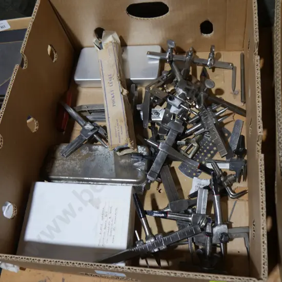 Adjustable hole cutters