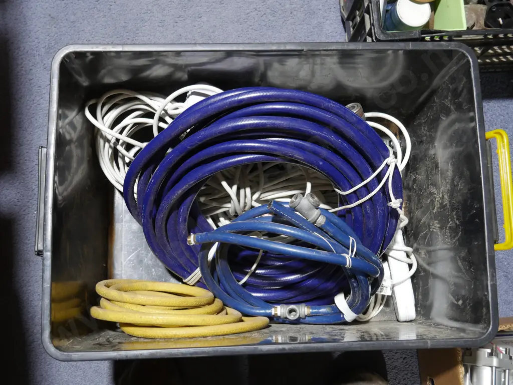 Extension cords, hoses Image 1++