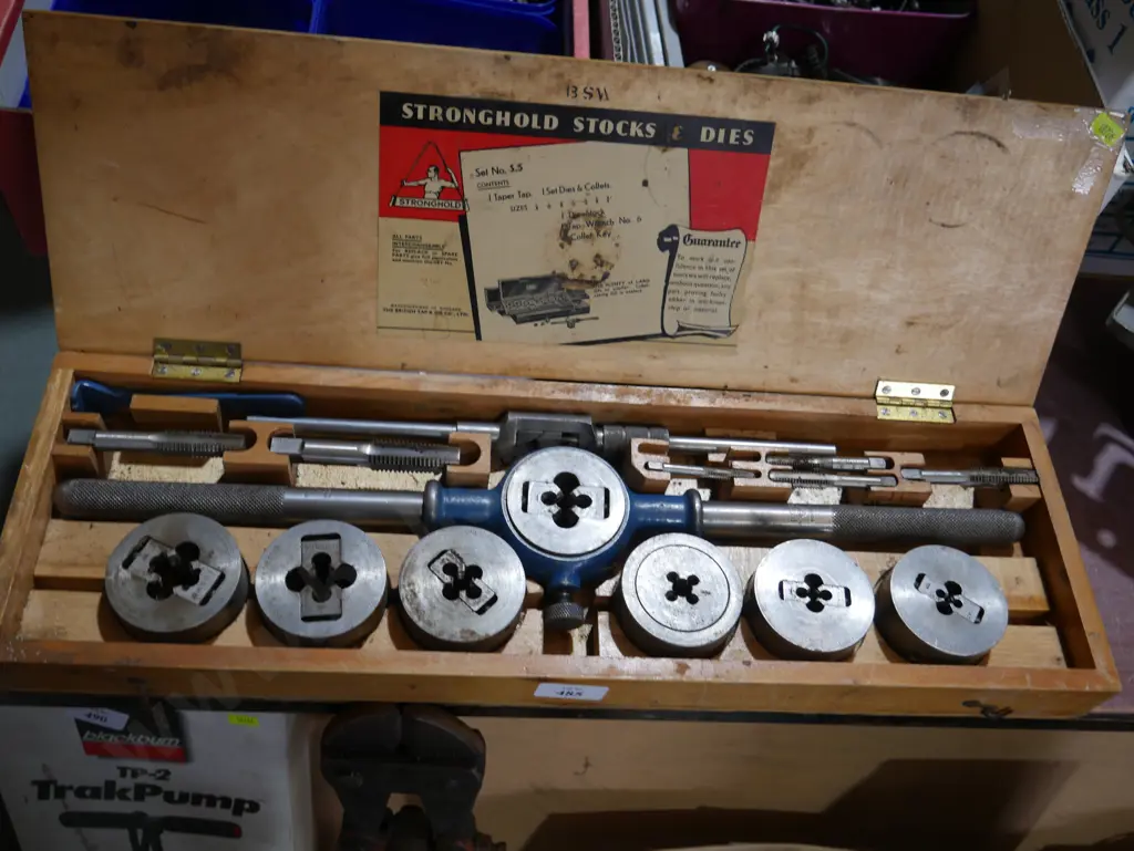 Tap and die set Image 1++