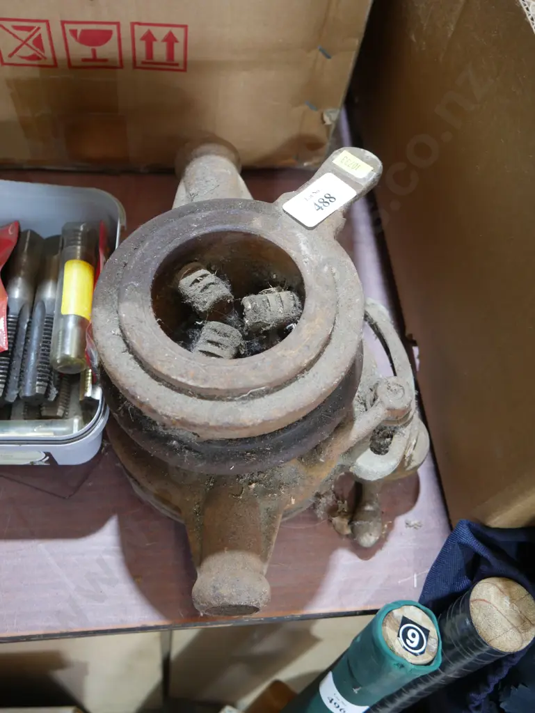 Pipe threader Image 1++