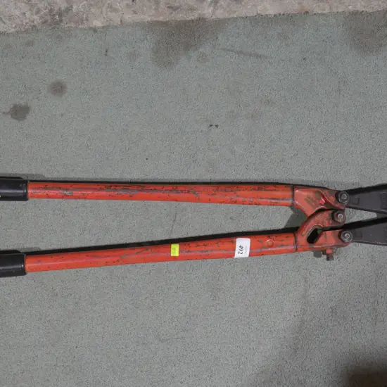 Bolt cutter
