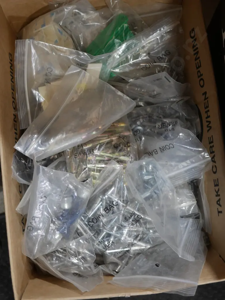 Screws, nails, rivets Image 1++