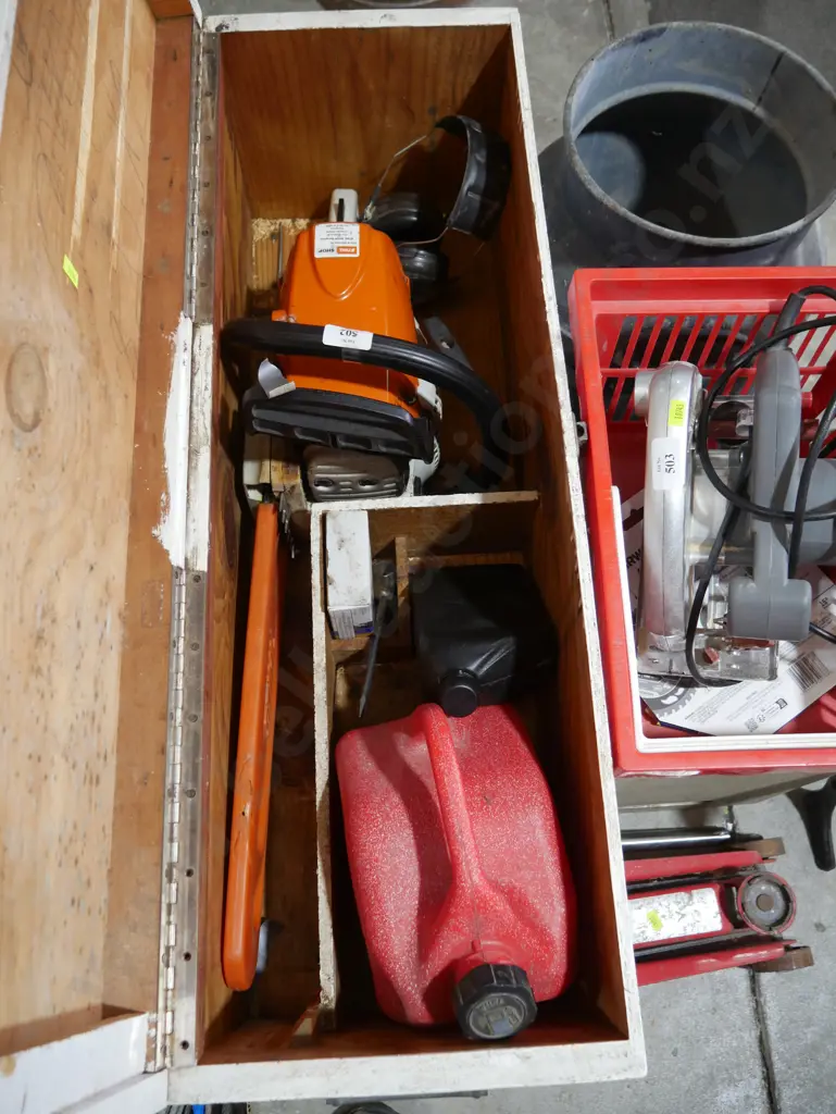 Stihl chainsaw in wooden box Image 1++