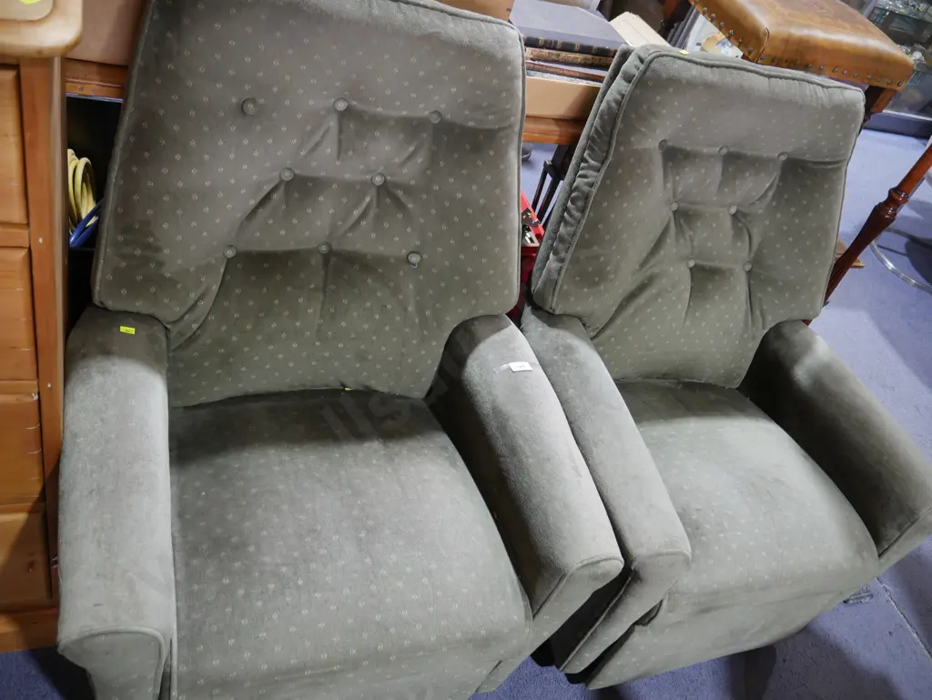 2 reclining lounge chairs Image 1++