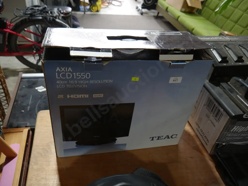 TEAC 16.9 LCD television Image 1++