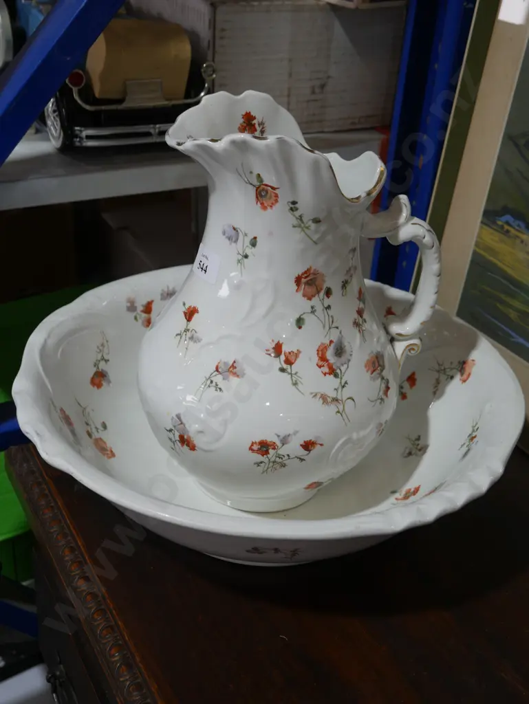 Wash bowl and jug Image 1++