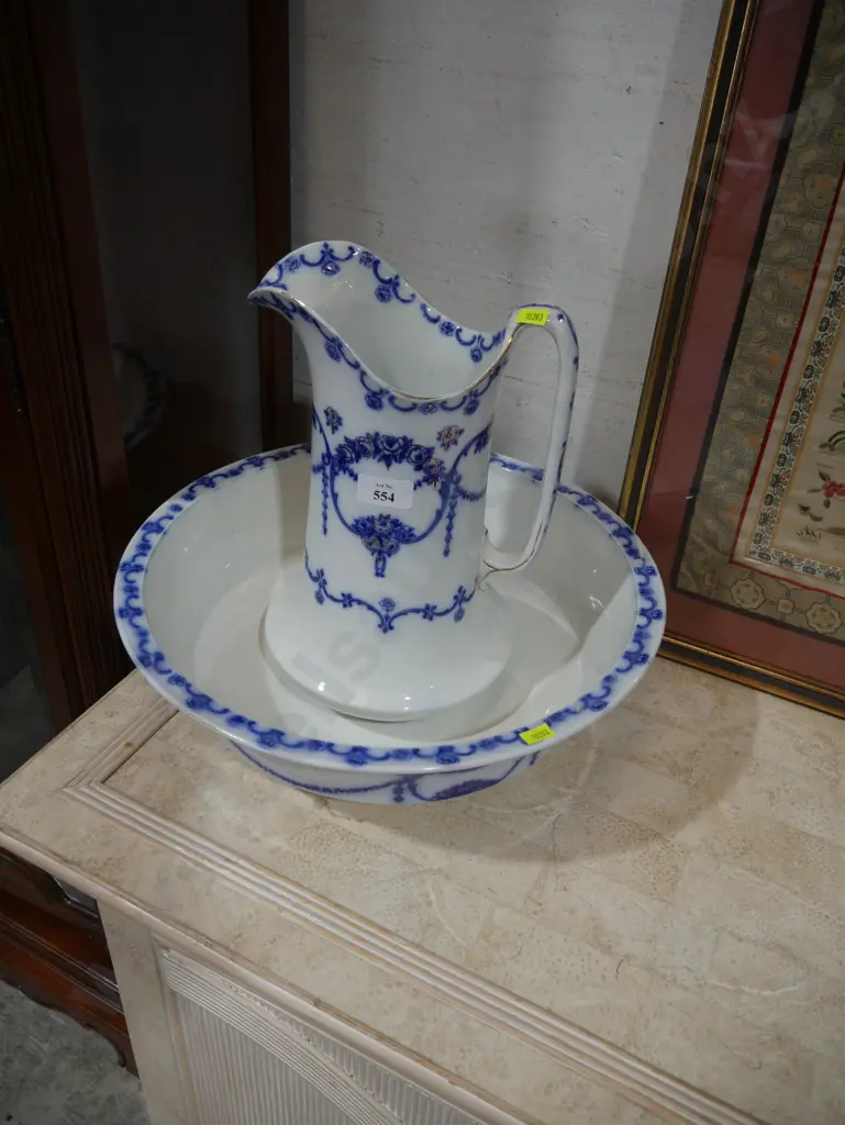 Wash bowl and jug Image 1++