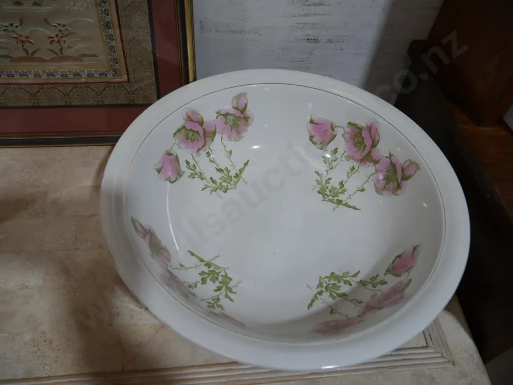 Wash bowl and jug Image 1++