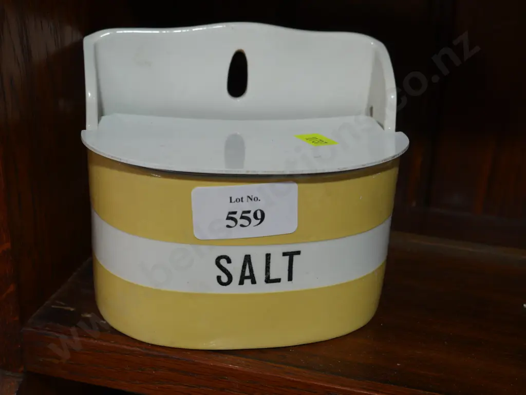 Cornishware salt container Image 1++