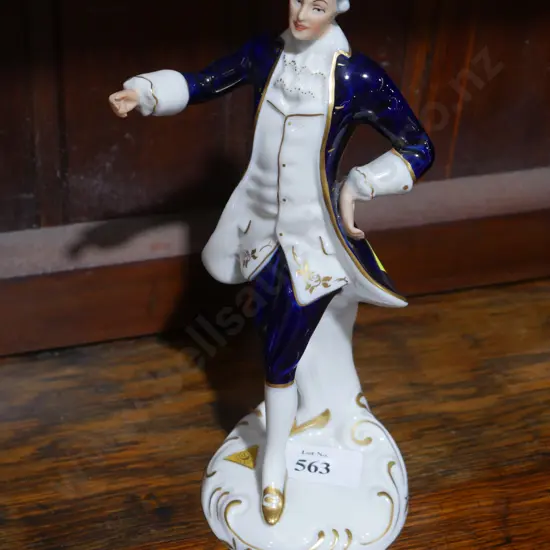 Royal dux figurine