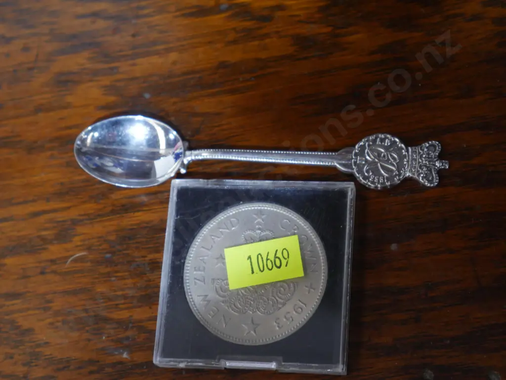 Stirling silver royalty spoon and coin Image 1++
