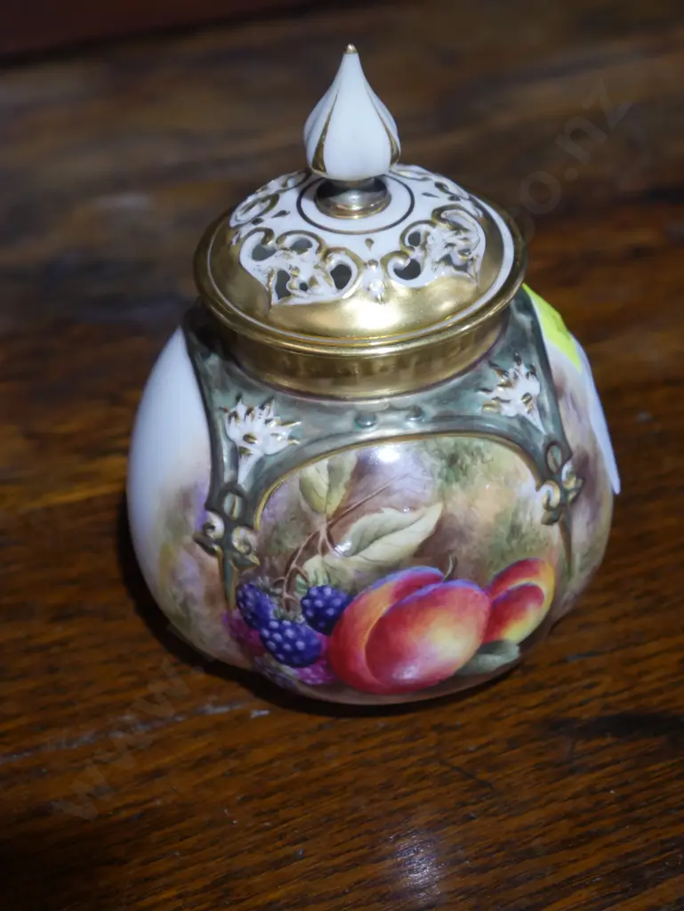 Royal Worcester pot pouri pot (fruit) signed Image 1++