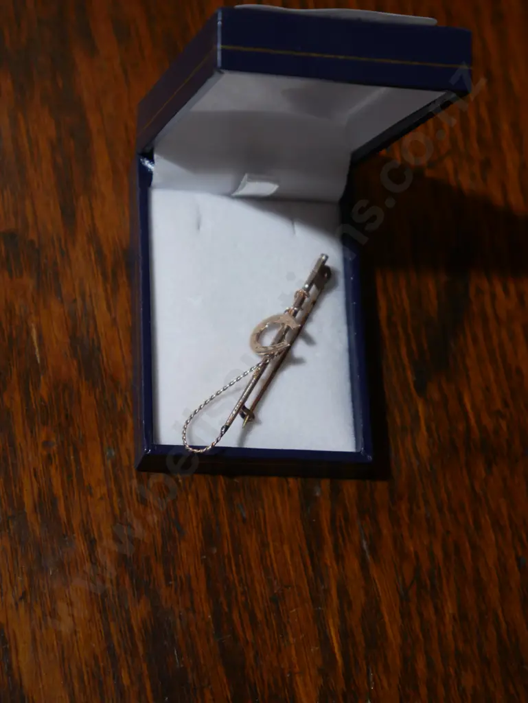 9 carat gold stick pin Image 1++