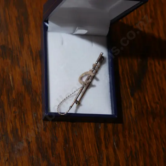 9 carat gold stick pin