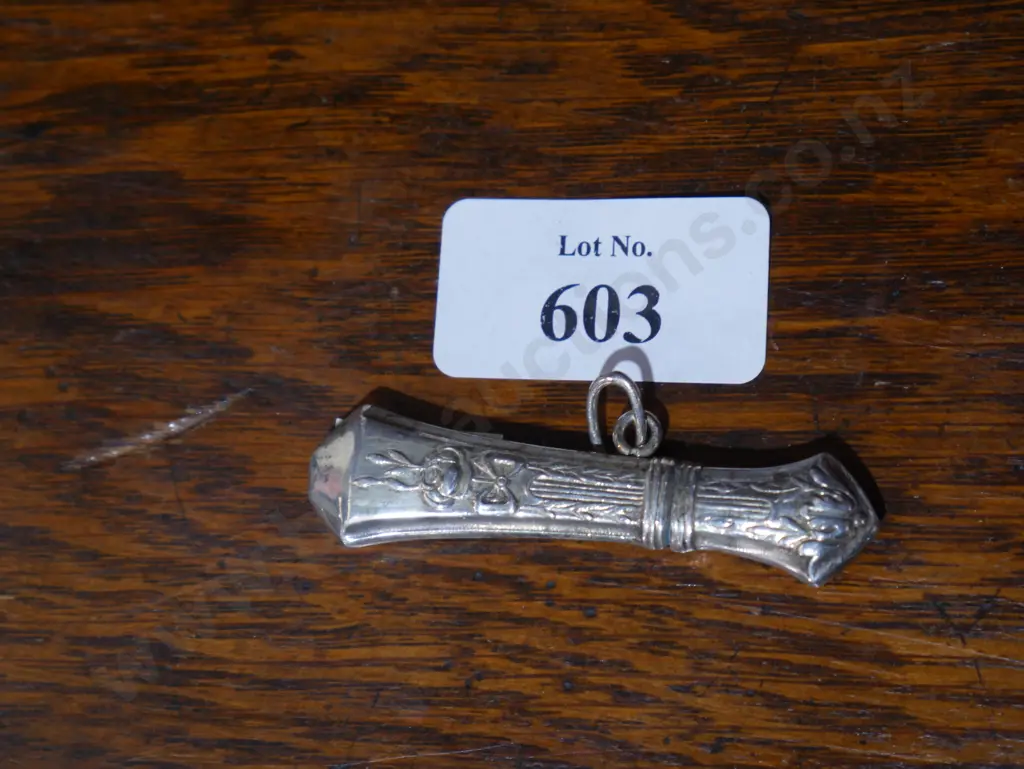 Silver needle holder Image 1++