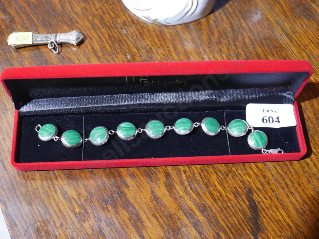 Cased silver bracelet Image 1++