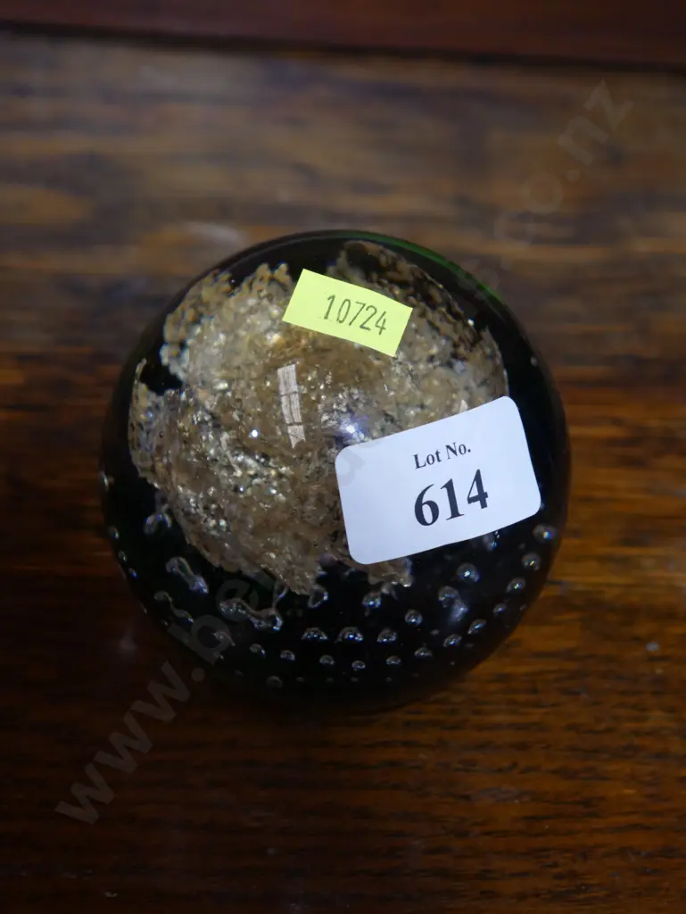 Glass paperweight Image 1++