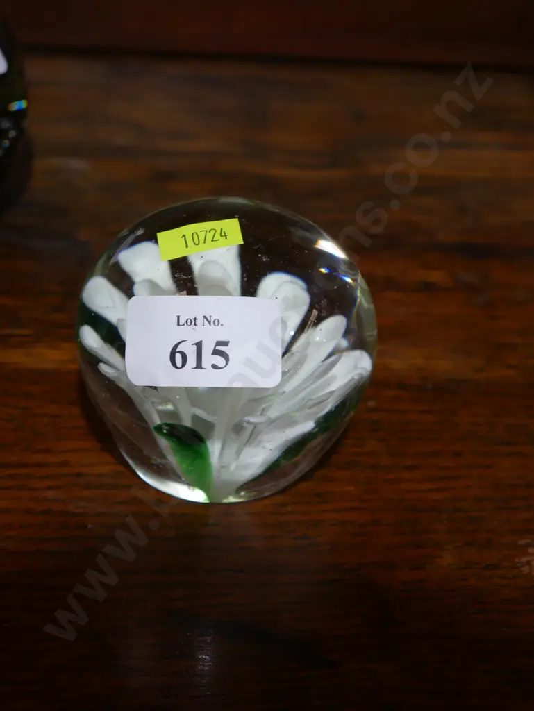 Glass paperweight Image 1++