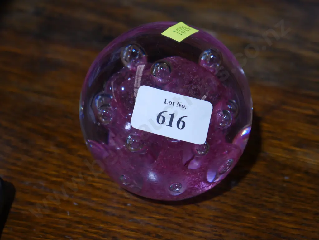 Glass paperweight Image 1++