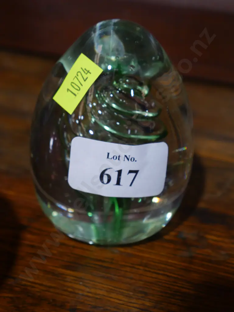 Glass paperweight Image 1++