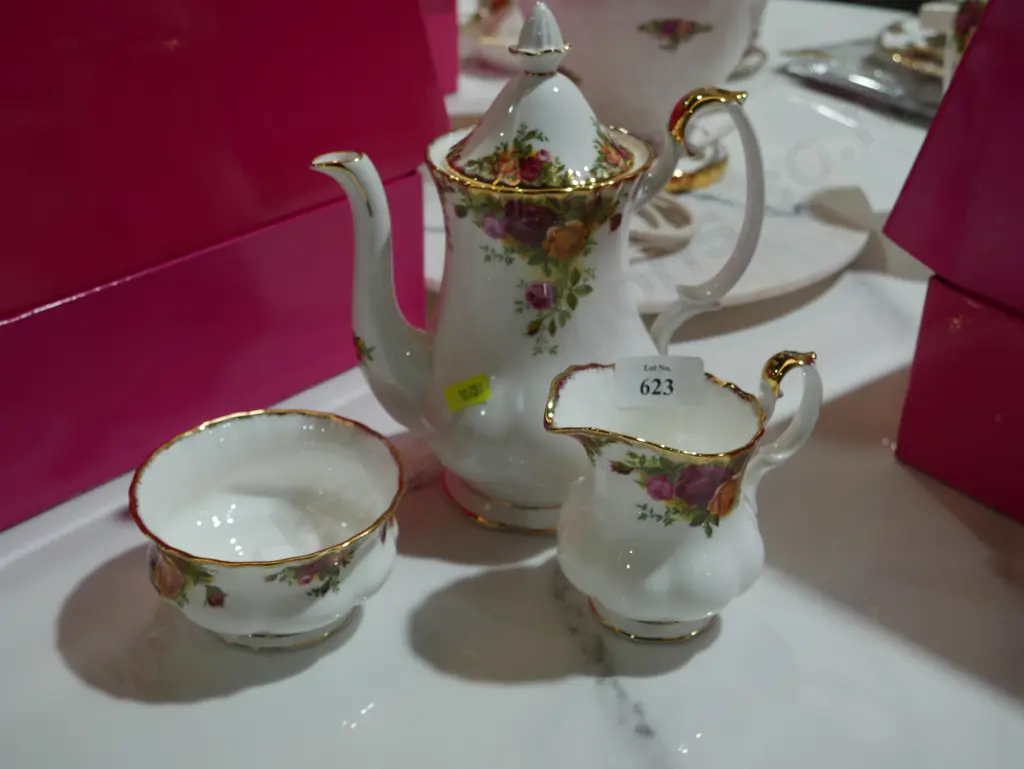 Royal Albert old country roses three-piece tea set Image 1++