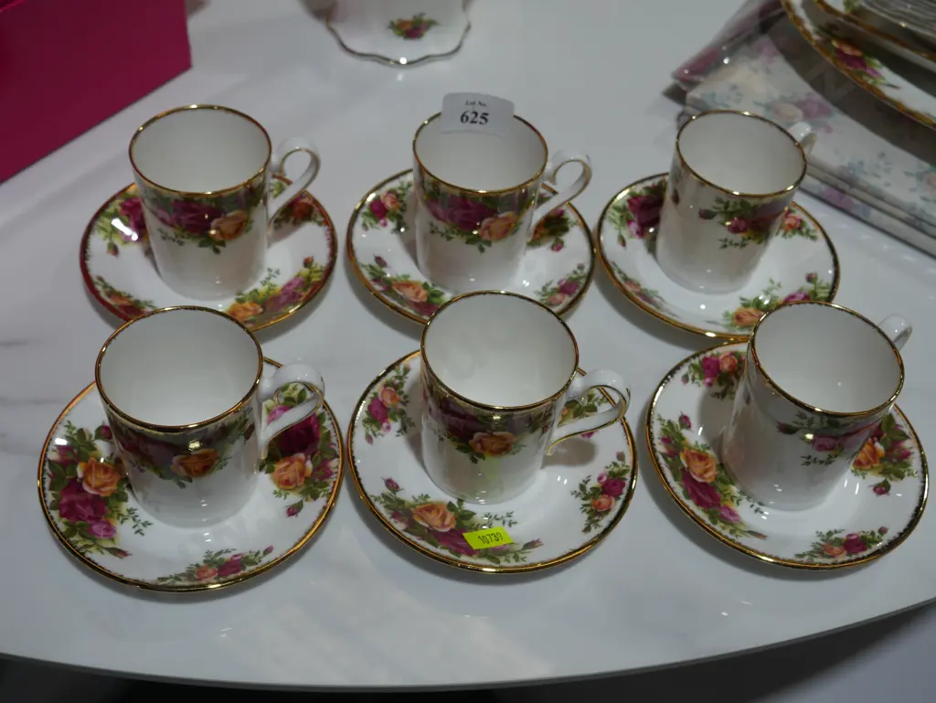 6 Royal Albert Old Country Roses cups and saucers Image 1++