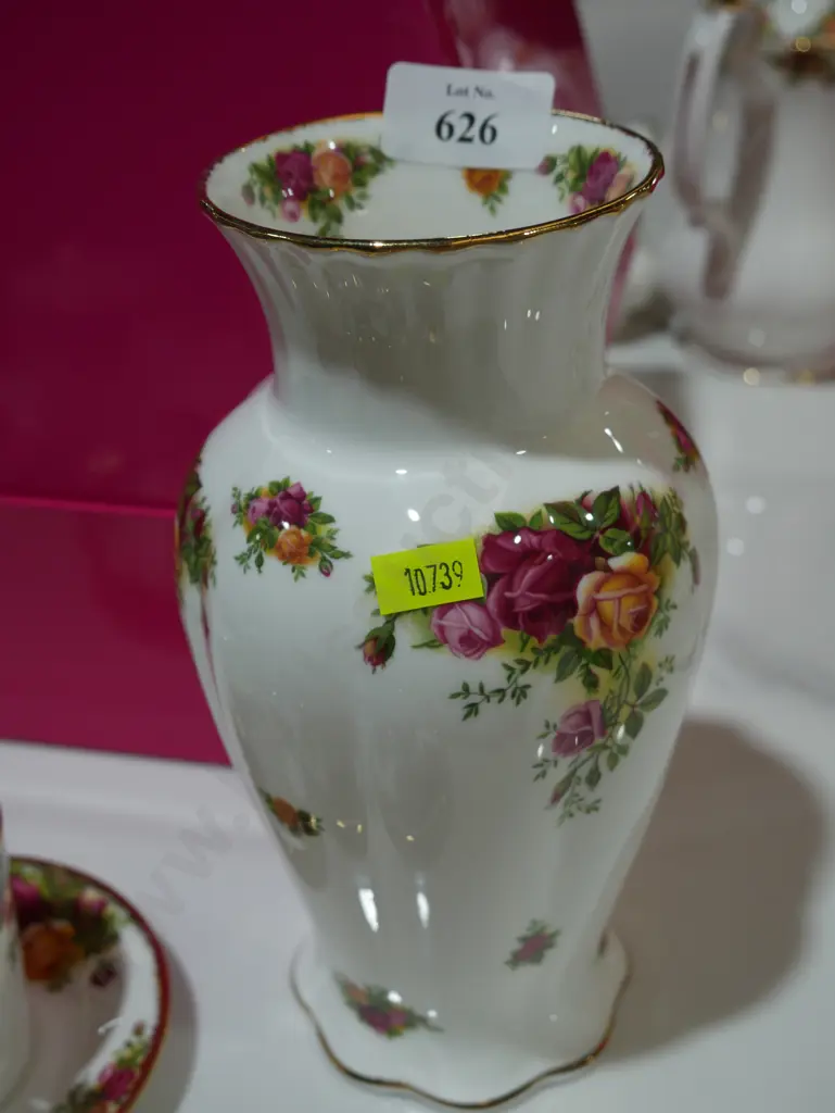 Royal Albert Old Country Roses vase Image 1++