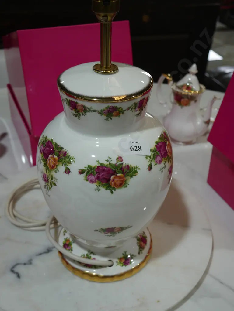 Royal Albert Old Country Roses table lamp Image 1++