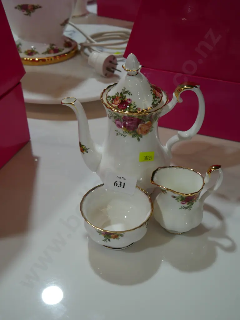 Royal Albert old country roses three-piece tea set Image 1++