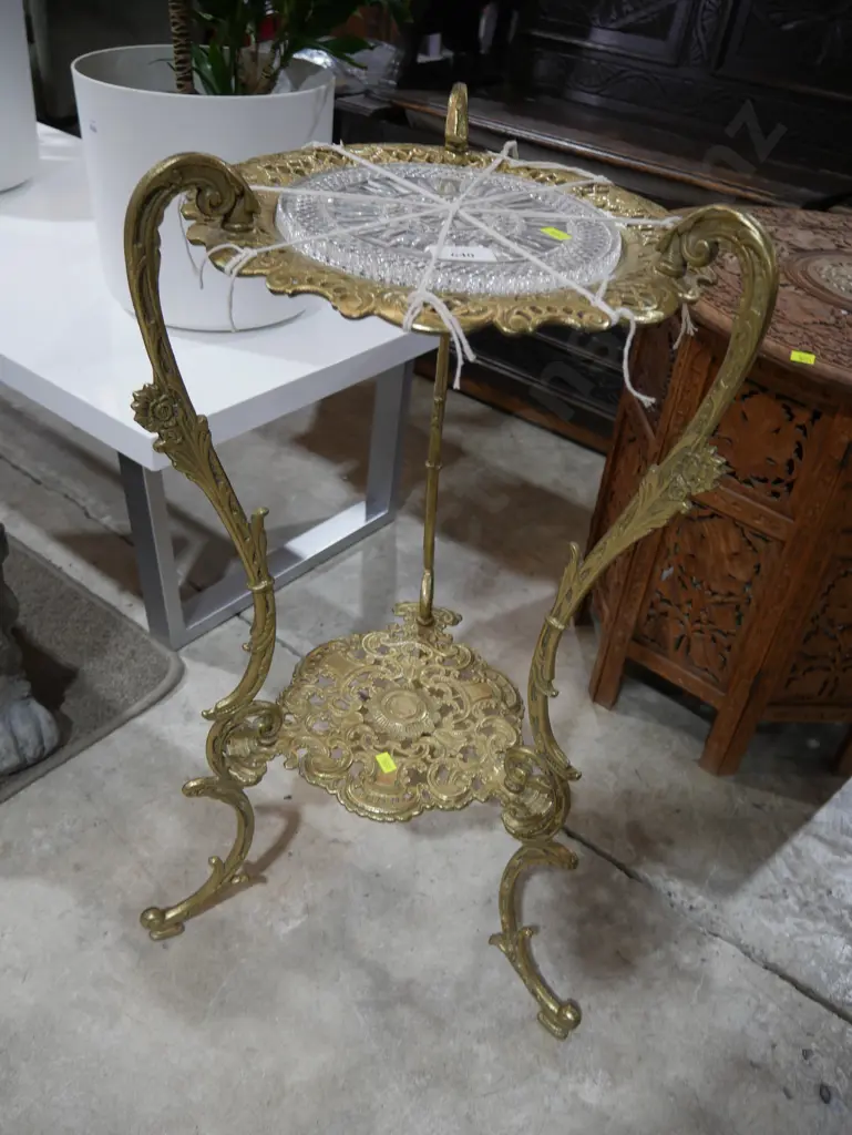 Brass plant stand Image 1++