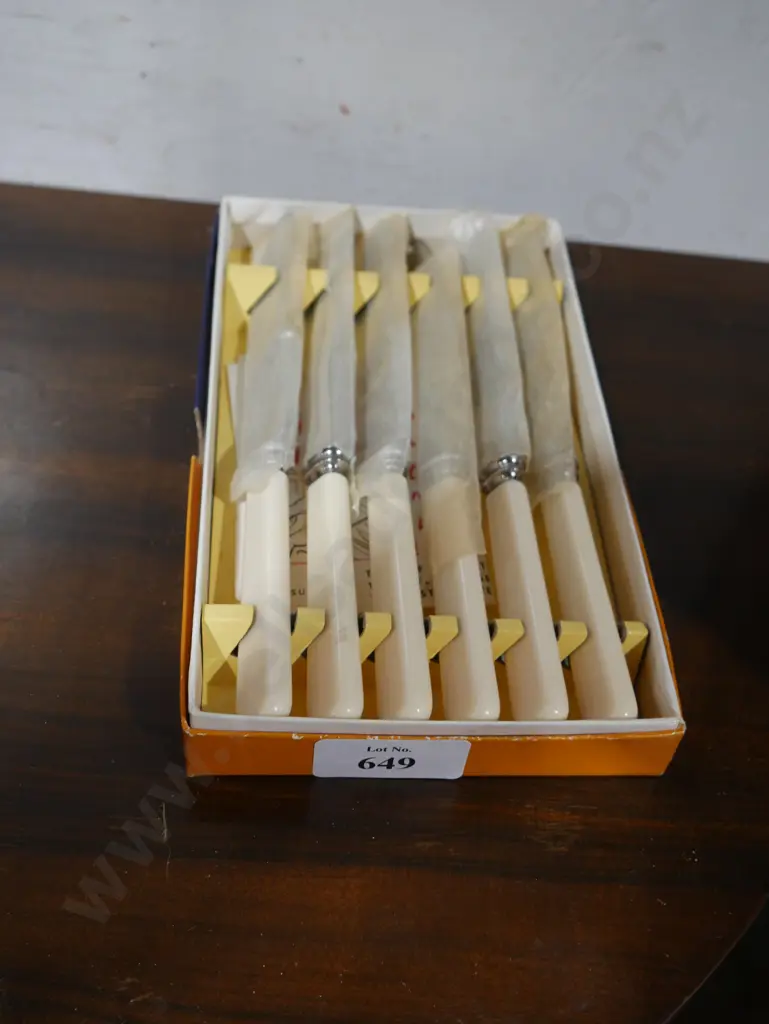 Bone handled knives Image 1++