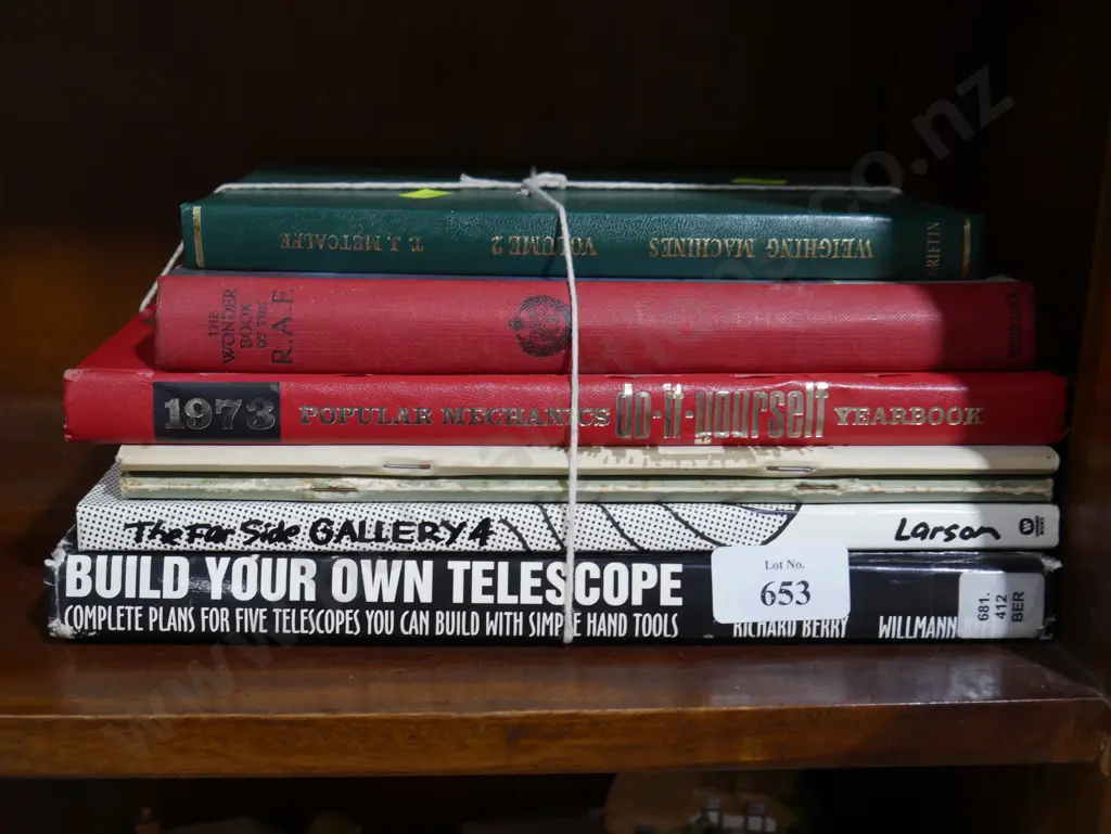 Assorted books Image 1++