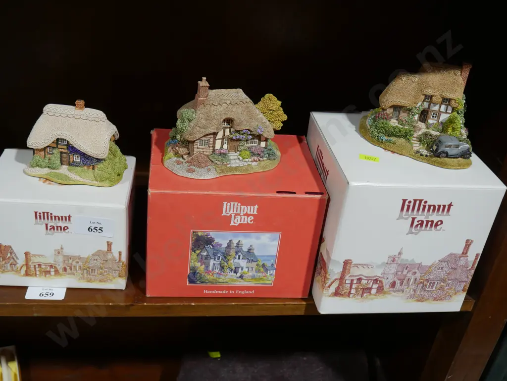 3 Lilliput lane houses Image 1++