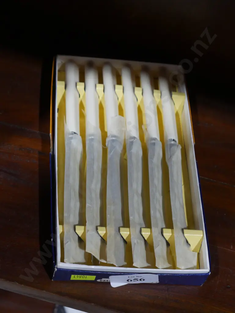 Bone handled knives Image 1++