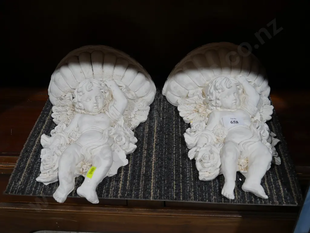 2 cherub wall hangings Image 1++