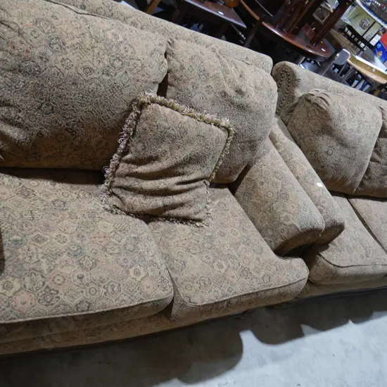 Two piece lounge suite