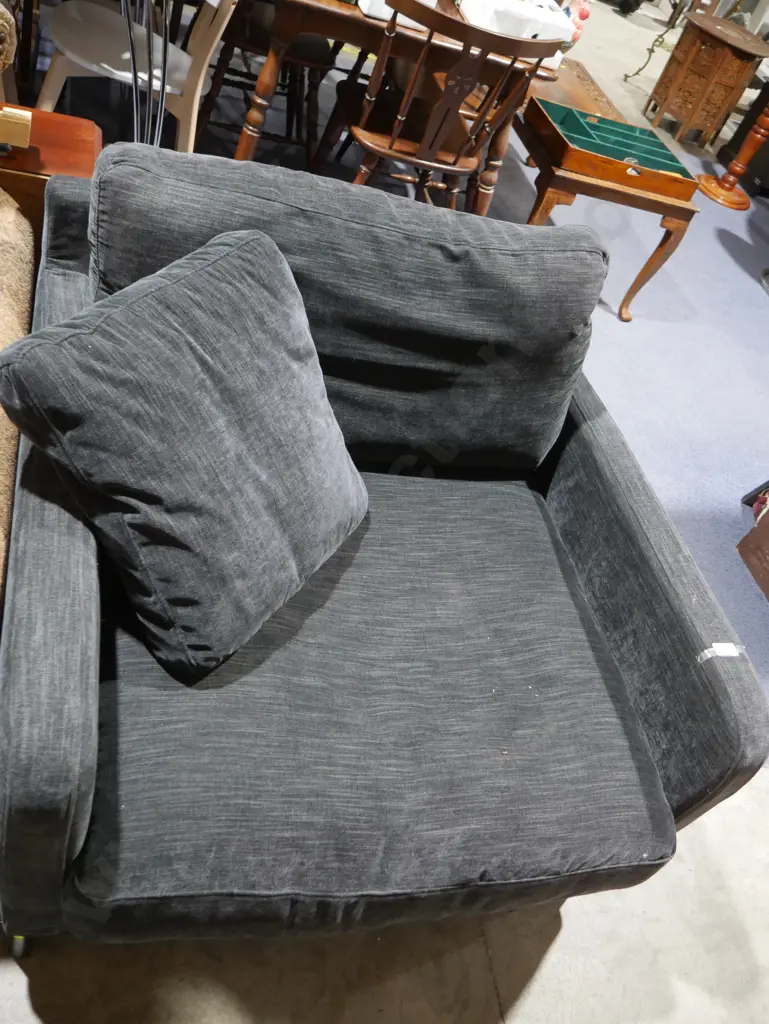 Large armchair Image 1++