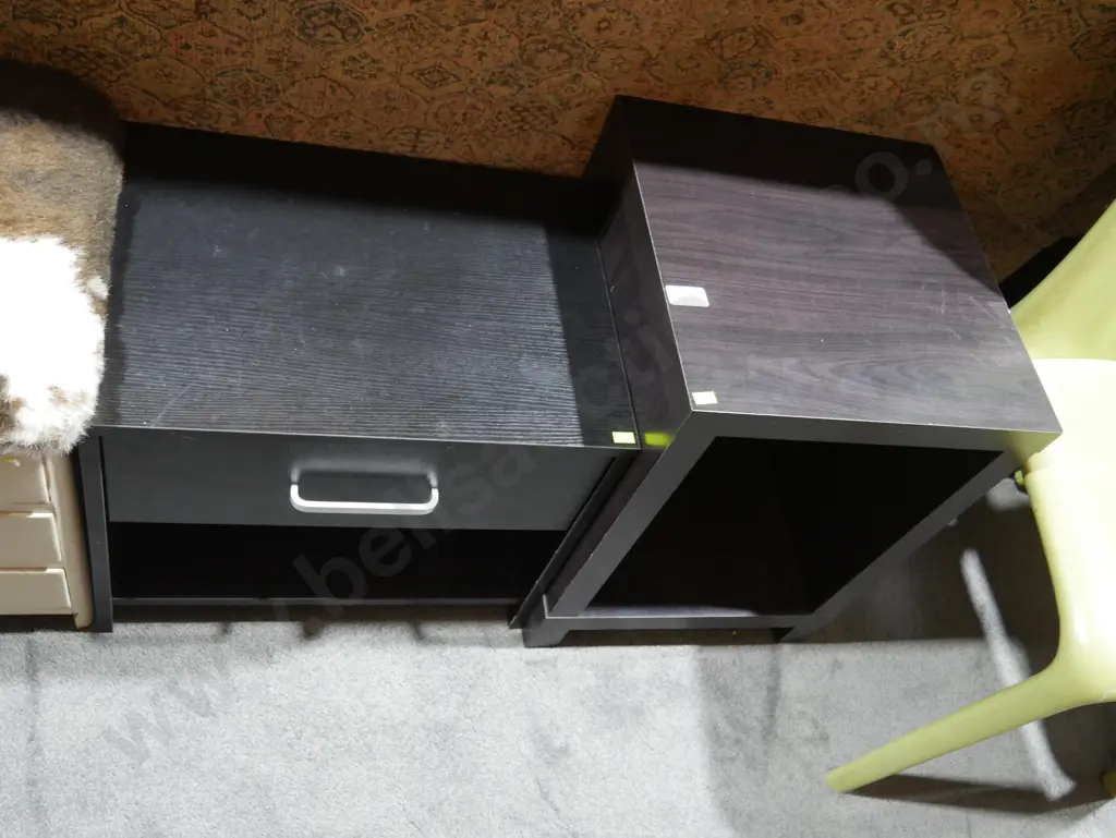 Two bedside units Image 1++
