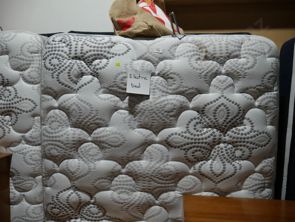 Electric bed, king single Image 1++