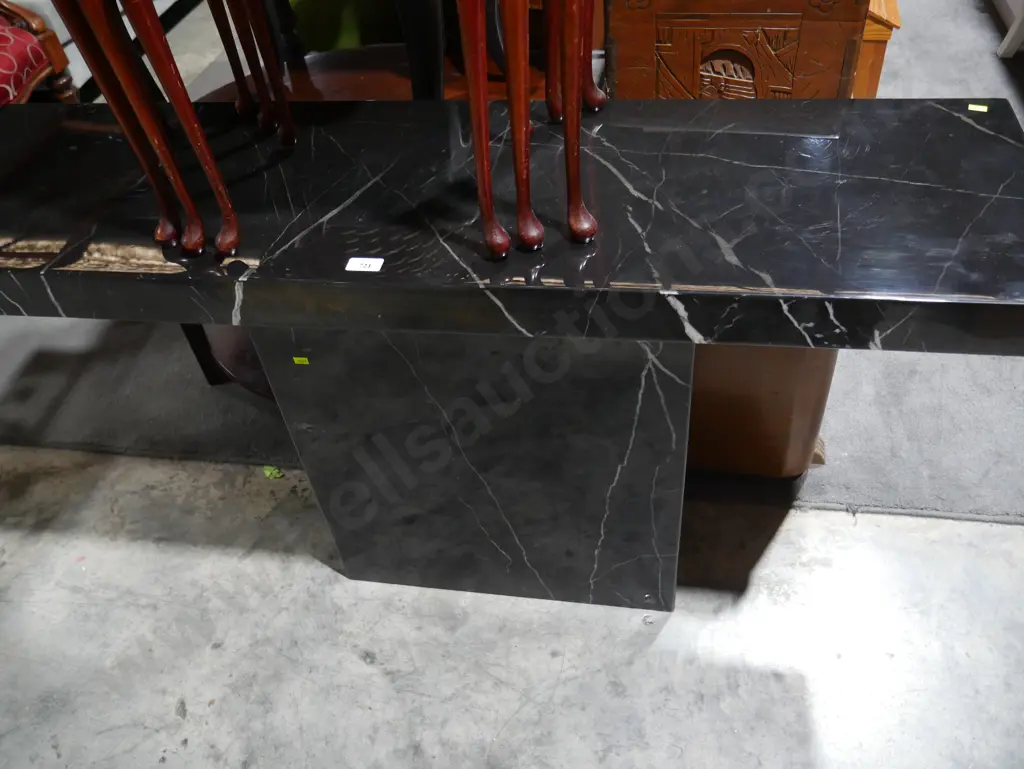 Side table Image 1++