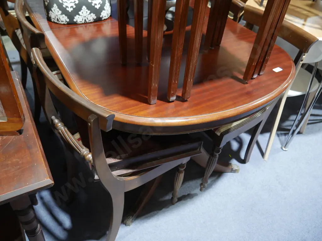 Dining table and 6 chairs Image 1++