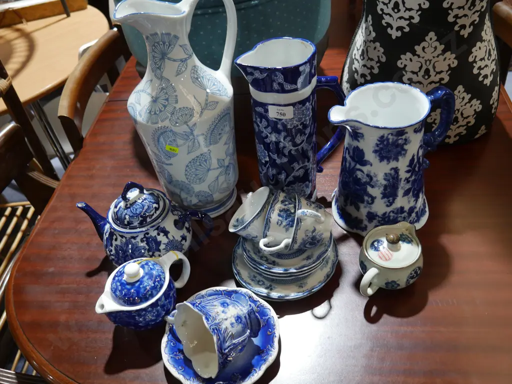 Assorted blue and white china Image 1++
